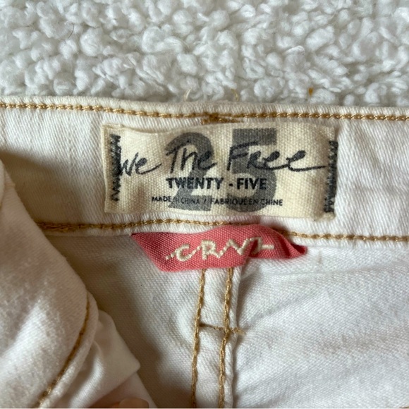 Off White Cut off denim shorts / California closet staple! - Picture 3 of 4